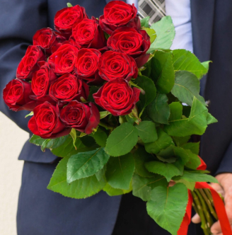 Доставка цветов в нижнем тагиле на ггм 101 роза 3000 рублей москва